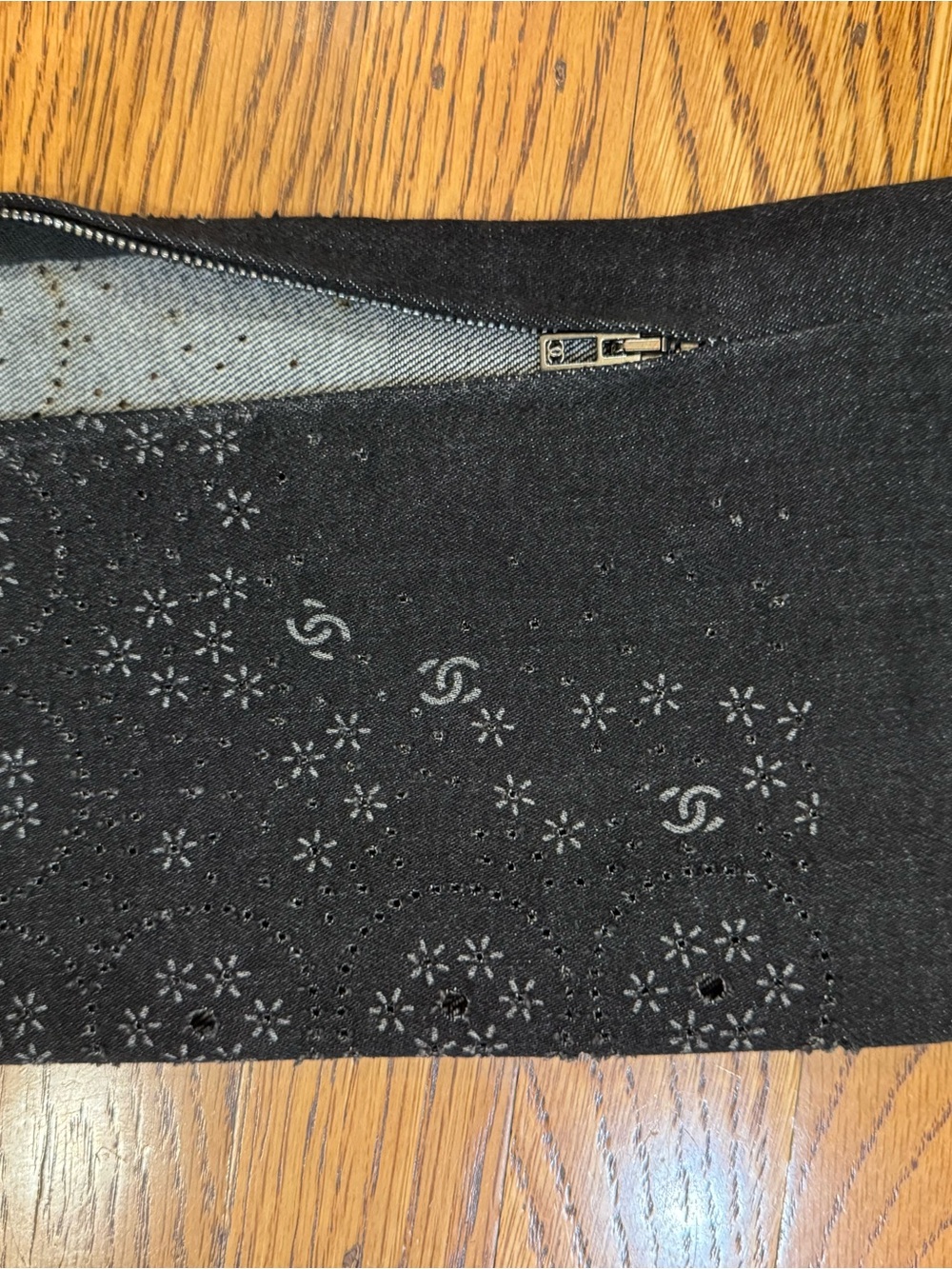 CHANEL Eyelet Hem Zip Ankle Jeans FR 38 - Picture 7 of 8